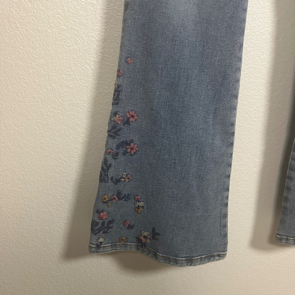 Jessica Simpson Daisy Flare Jeans Light Wash Floral Embroidered Size 10 Boho - Picture 4 of 12
